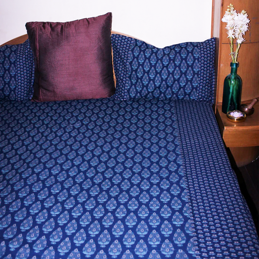 ARUSHII Double bedsheet in cotton – Indigo Floral - bedsheet