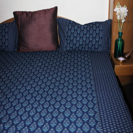 ARUSHII Double bedsheet in cotton – Indigo Floral - bedsheet