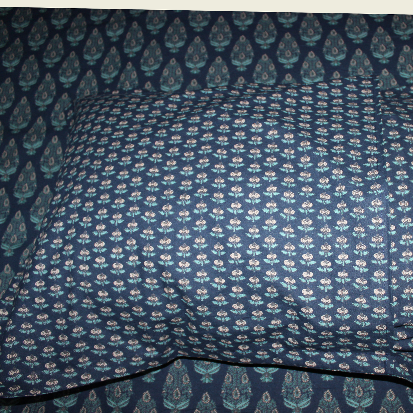 ARUSHII Double bedsheet in cotton – Indigo Floral - bedsheet