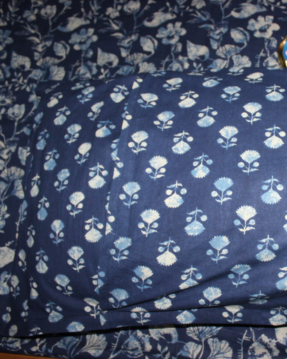 ARUSHII Double bedsheet in cotton – Indigo Blossom - bedsheet