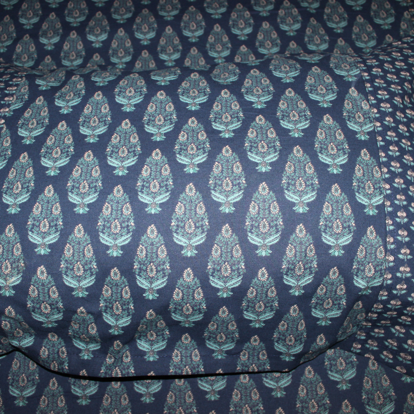 ARUSHII Double bedsheet in cotton – Indigo Floral - bedsheet